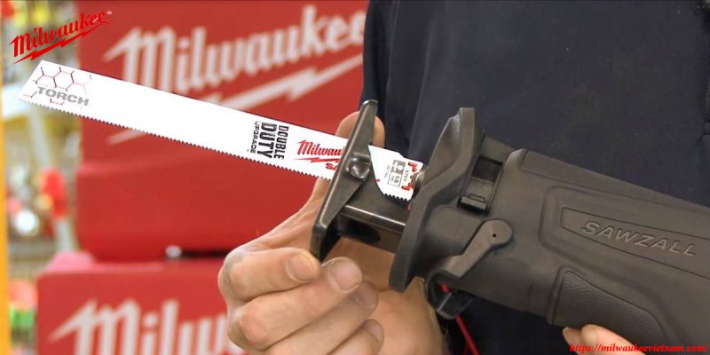 Máy cưa kiếm Milwaukee M18 CSX cho phép thay đổi phụ kiện nhanh chóng và dễ dàng